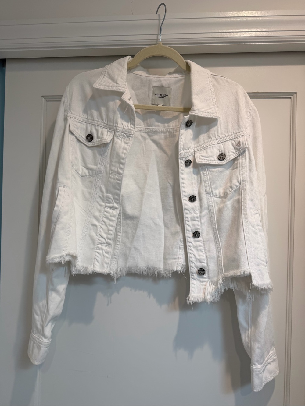 ModCloth White Cropped Frayed-Hem Denim Jacket